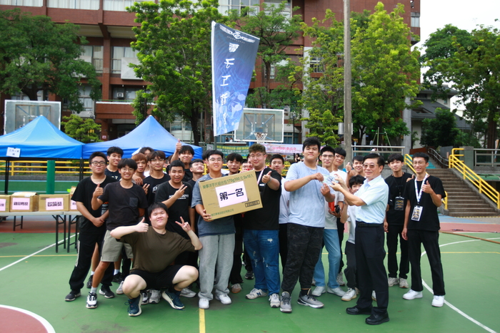 20251022【正修科技大學歡慶60週年校慶系列活動：工學院日-工學院暨系學會拔河比賽】p.2圖片