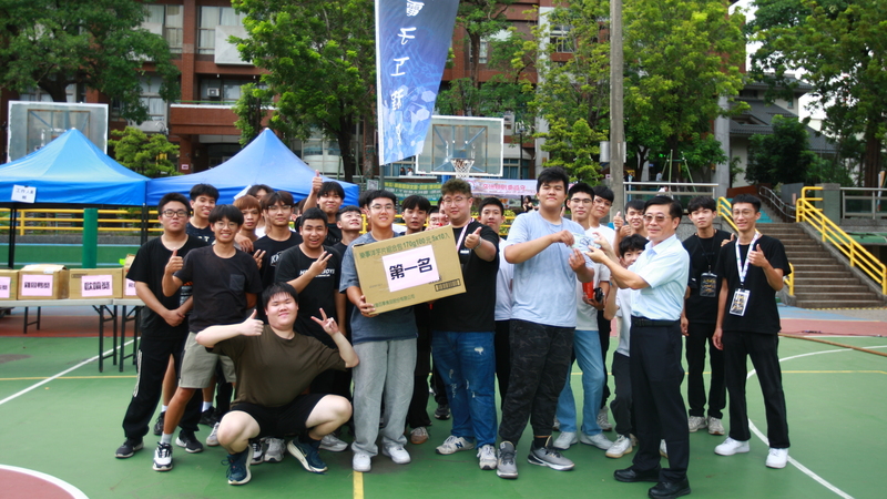 20251022【正修科技大學歡慶60週年校慶系列活動：工學院日-工學院暨系學會拔河比賽】p.2圖片(另開新視窗)