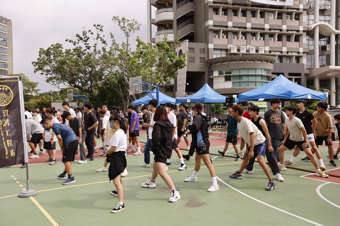 20251022【正修科技大學歡慶60週年校慶系列活動：工學院日-工學院暨系學會拔河比賽】p.1圖片