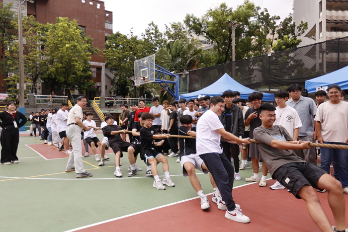 20251022【正修科技大學歡慶60週年校慶系列活動：工學院日-工學院暨系學會拔河比賽】p.1圖片
