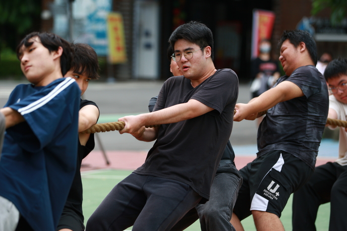 20251022【正修科技大學歡慶60週年校慶系列活動：工學院日-工學院暨系學會拔河比賽】p.1圖片