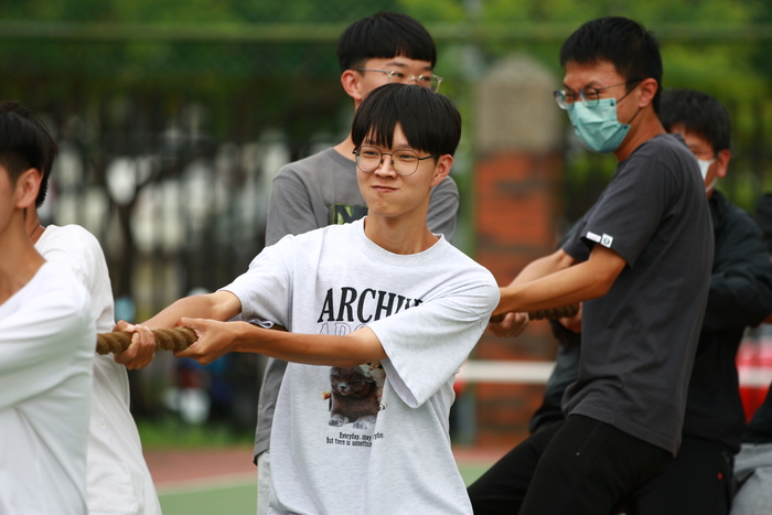 20251022【正修科技大學歡慶60週年校慶系列活動：工學院日-工學院暨系學會拔河比賽】p.1圖片
